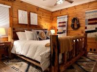 B&B Morning Star - The Horse Cabin at Natural State Cabins - Bed and Breakfast Morning Star