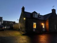 B&B Aberdeen - Rural Chapel Cottage near airport bar & hot tub - Bed and Breakfast Aberdeen