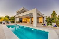 VACATION MARBELLA I Villa Schumacher, New Built, Sea View, Luxury, Private Pool, BBQ, Golfers Paradise, Entertainment Room - Chambres d'hôtes Estepona