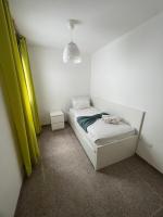3C - Appartamento con 2 Camere da Letto, Balcone e Vista Città