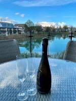 Luxurious Lakefront Home with Pool/Spa Access - B&B Cirencester