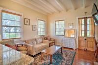 Idyllic Houma Vacation Rental on Shared Pond! - Chambres d’hôtes