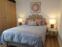 B&B Melbourne - Stylish St. Kilda Apartment - Bed and Breakfast Melbourne