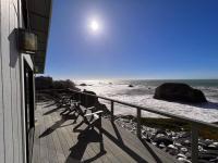 Stunning Oceanfront Escape - B&B