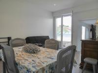 Appartement rénové en plein centre de Palais avec cour ensoleillée, proche du port, animaux acceptés - FR-1-418-222 - B&B