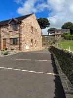 Staycation 3-bedroom home with panoramic views free off road parking - Bed and Breakfast