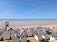 B&B Carolles - Beach apartment with stunning sea views - Bed and Breakfast Carolles