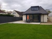 Evergreen Lodge - Two Bed Lux Flat - Parking, Garden, Patio, WIFI, Netflix - Close to Blenheim Palace & Oxford - F3 - B&B