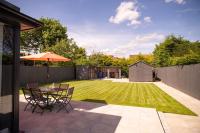 Rosey Lodge -1Bedroom Cousy Flat - Parking, Netflix, WIFI - Close to Blenheim Palace & Oxford - F5 - B&B