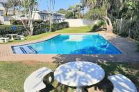 Izinyoni Place, Mangrove Beach Estate - Bed and Breakfast