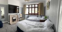 Amazing and Romantic O2 Arena 4 Bedrooms House free parking - B&B London