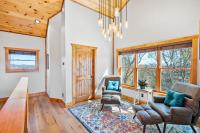A Song Writers Paradise, Hot Tub Once Owned By Dolly Parton - B&B Sevierville