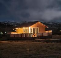 Hvammur 2 Bjarg with private hot tub - Bed and Breakfast Drangsnes