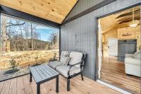 The Cottage At Greenbriar Creek - Pickleball Court, Creek, WIFI, Mountain Views, Starting at 79" - Chambres d'hôtes Cosby