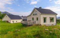 B&B Stokmarknes - Beautiful Home In Stokmarknes With House A Panoramic View - Bed and Breakfast Stokmarknes