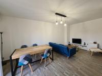 Appartement rénové indépendant avec garage au centre du village - B&B Saint-Florent