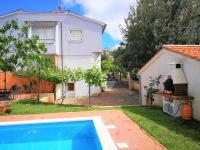 Apartments Bilic with garden & swimming pool - 50m from the beach - B&B