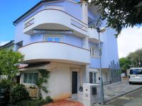 Apartments Bilic with garden & swimming pool - 50m from the beach - B&B Pjescana uvala