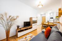 Metro Bemowo Colourful Apartment by BookingHost - B&B Varsovia