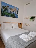 Camera Matrimoniale con Servizi Igienici in Comune