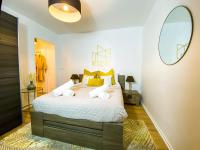 The Golden House * Parking * Garden - B&B