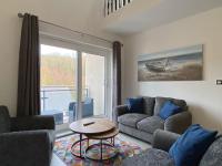 B&B Swansea - Modern Duplex Apartment with Woodland Views - Bed and Breakfast Swansea