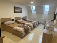 Chambre Triple avec Salle de Bains Privative