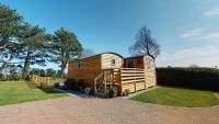 B&B Llandudno - Luxury Twin Shepherds Hut - Cosy & Romantic - Bed and Breakfast Llandudno