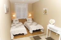 Apartamento de 2 dormitorios con jardín y terraza