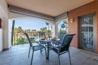 797 HOLIDAY RENTALS - BELLAGIO- Elegante piso para 6 a 1 min de la playa, con piscina interior y exterior, SPA con jacuzzi - Chambres d'hôtes Benalmádena