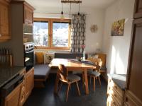 Apartment with Mountain View