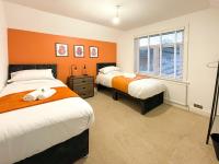 SHRIVENHAM - Spacious Home, High Speed Wi-Fi, Free Parking, Garden - B&B