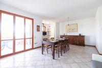 R08 Ampio trilocale con terrazzo panoramico - B&B