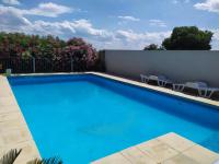 Maison 6 personnes avec piscine terrain arboré clôturé - B&B