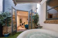 The Holgate Hideaway with Hot Tub - B&B