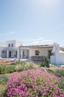 Villa KLAR, on the Outskirts of Naousa , Paros - Chambres d’hôtes