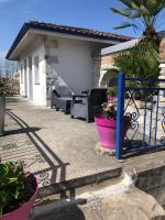 Dreibettzimmer mit Gartenblick
