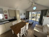 Sandy Bay Hideaway - Part of the The Bay Filey Holiday Village with pool, gym and direct beach access, pub, restaurant, tennis and meadows walks - Bed and Breakfast Filey