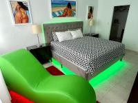 B&B San Juan - Beachfront Tropical Tantra Apartment - Bed and Breakfast San Juan