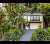 B&B Terrigal - 5 bedroom Terrigal beach home with district views - Bed and Breakfast Terrigal