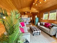 Yealm Cabin Self Catering Log Cabin in Devon with Hot Tub - B&B Plymouth