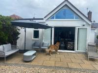 B&B Porthcawl - Pet friendly unique 4-Bed Bungalow in Porthcawl - Bed and Breakfast Porthcawl