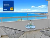 B&B Lárnaca - 2BR SEAFRONT Apt in city center with community pool - Bed and Breakfast Lárnaca