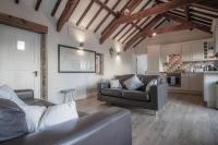 The Old Stables - 3 Bedroom Cottage - Angle - B&B Angle