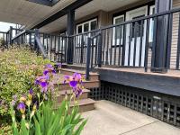 Lovely J Home -Stunning river view cozy two bedroom private suite - B&B New Westminster