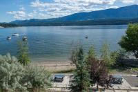 Oasis Getaway, Mins to Lake, King Bed, Dbl Garage - Chambres d’hôtes Invermere