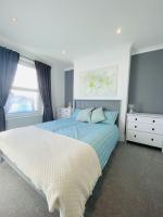 B&B Hastings - Castle View 2 Bedroom Apartment in Town Centre - Bed and Breakfast Hastings