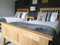 Twin Room with Private Bathroom