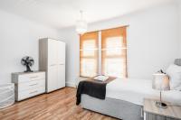 4 bedroom House Free Parking Contractor's Haven - Bed and Breakfast