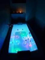 Chambre Lit King-Size avec Baignoire Spa